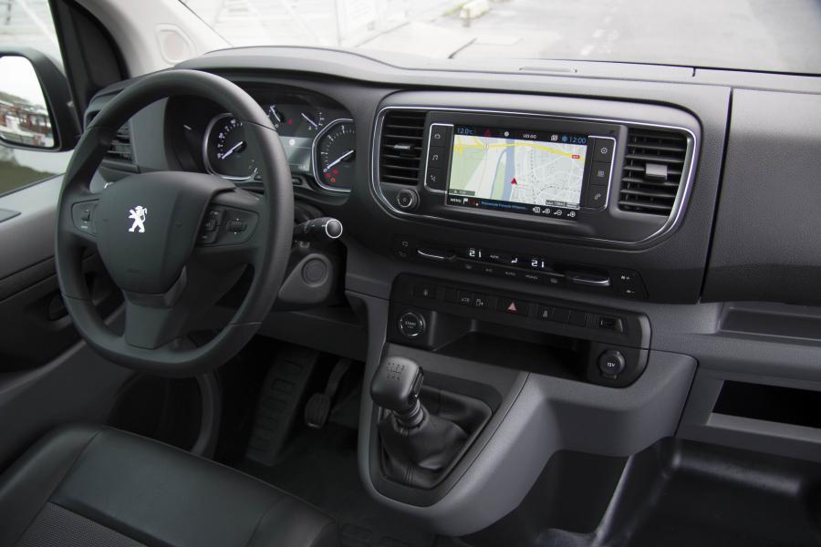 Торпедо Peugeot Expert 2016 года  (фото 3 из 48)